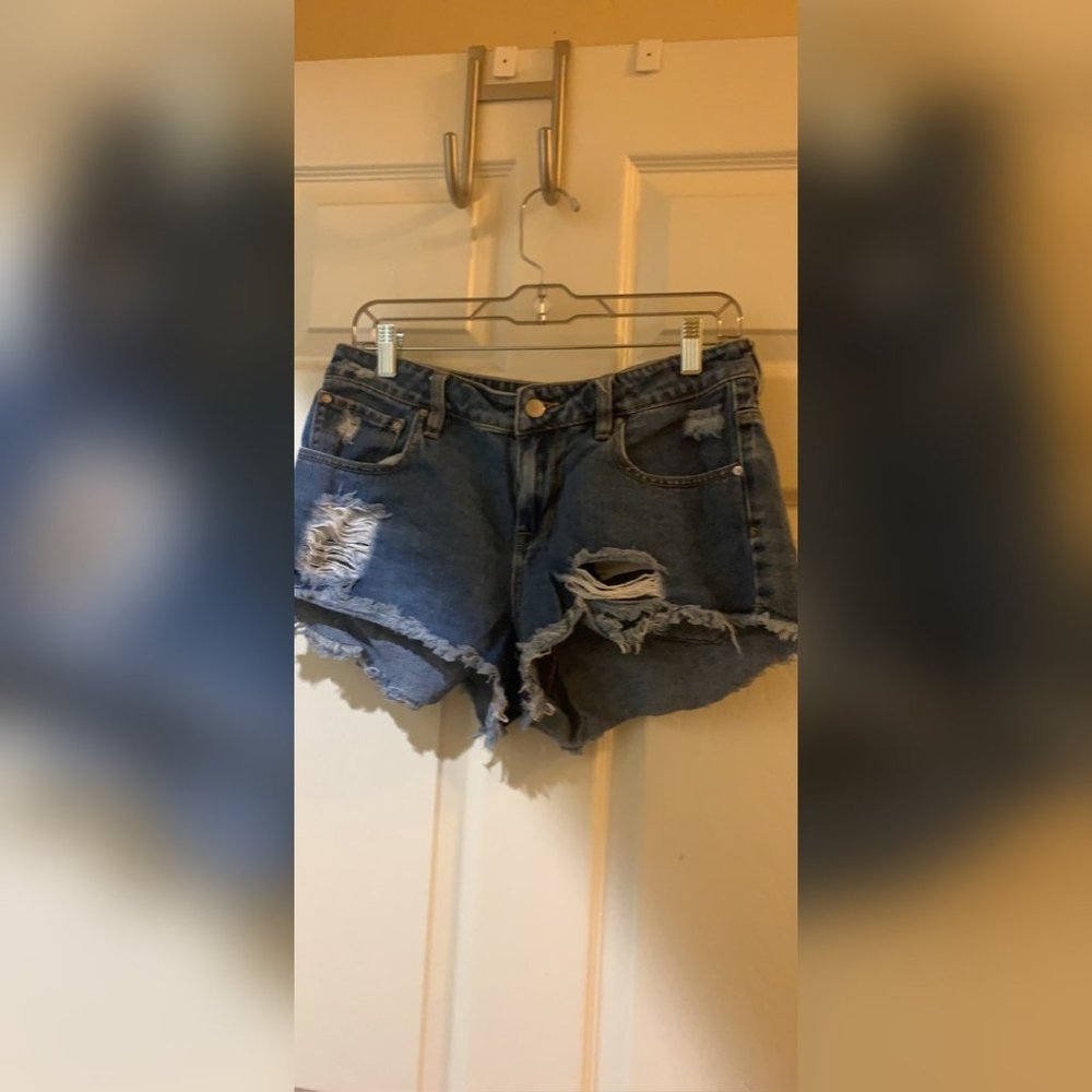 Size 29 High-Wasted Shorts w/ crochet pocket